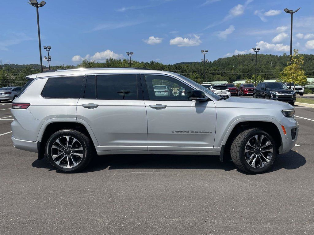 Used 2022 Jeep Grand Cherokee L Overland w/ MOPAR Finishing Package AWD/4WD image 2