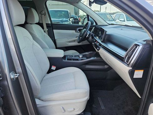 Used 2025 Kia Sorento EX w/ EX Panoramic Sunroof Package FWD image 19