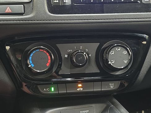 Used 2022 Honda HR-V LX image 25