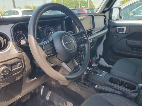 Used 2025 Jeep Wrangler Sport AWD/4WD image 11