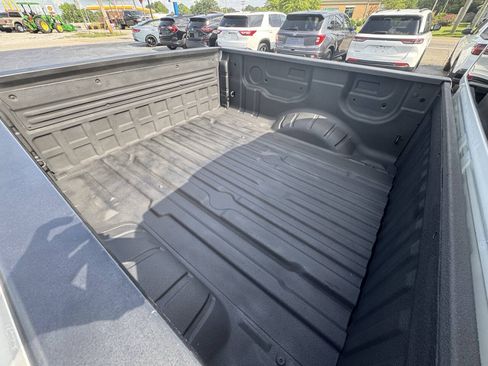 Used 2018 Nissan Titan SV w/ SV Convenience Package AWD/4WD image 20