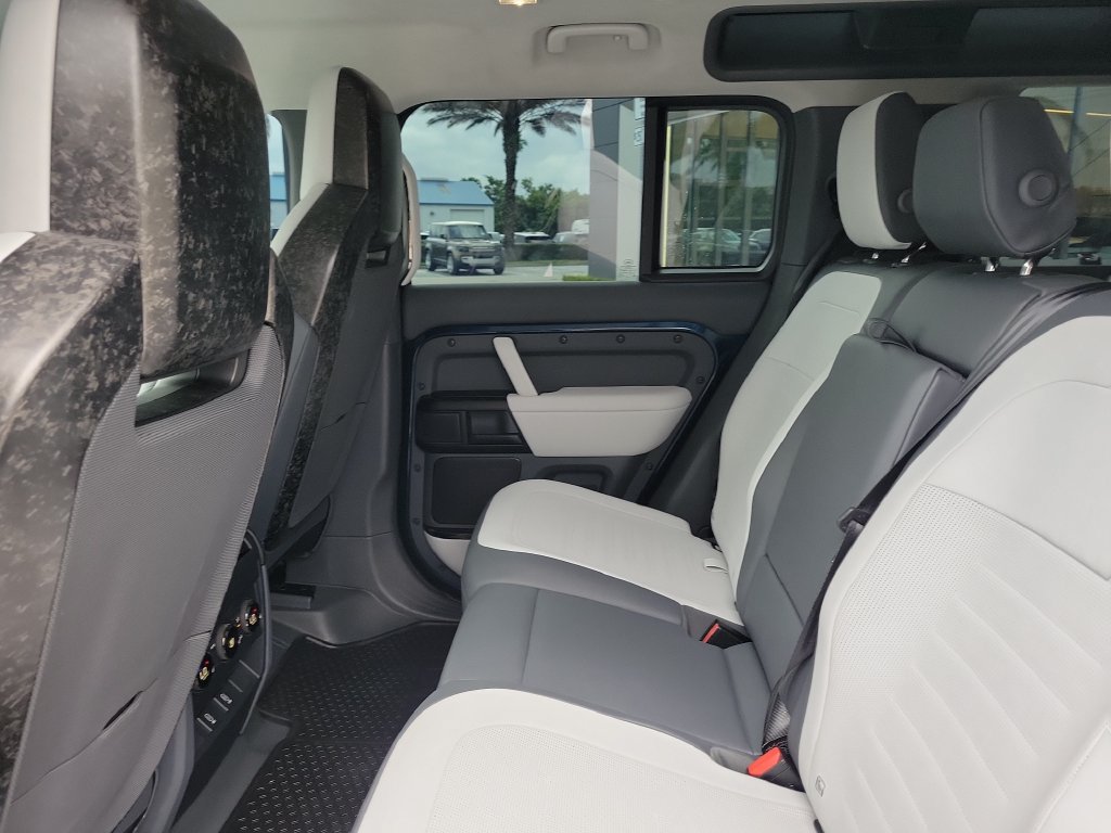 Used 2026 Land Rover Defender 110 OCTA AWD/4WD image 15