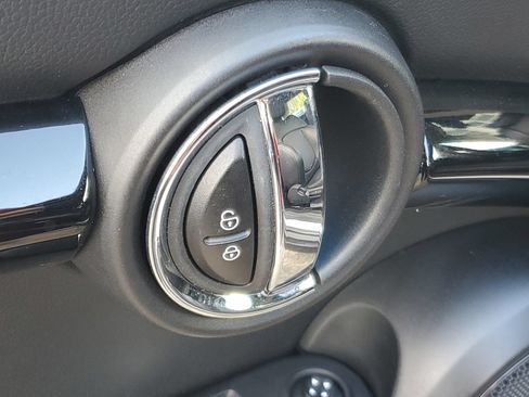 Used 2021 MINI Cooper S FWD image 11