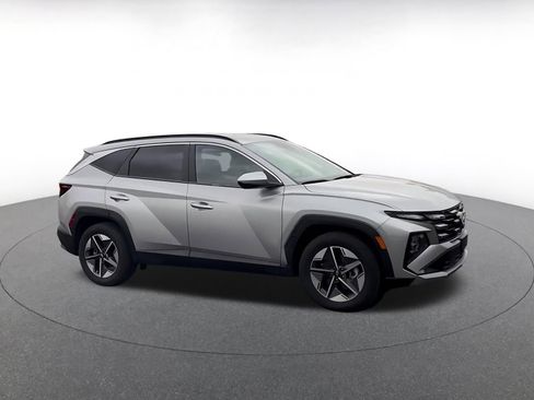 Used 2025 Hyundai Tucson SEL FWD image 2