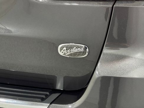 Used 2020 Jeep Grand Cherokee Overland AWD/4WD image 41