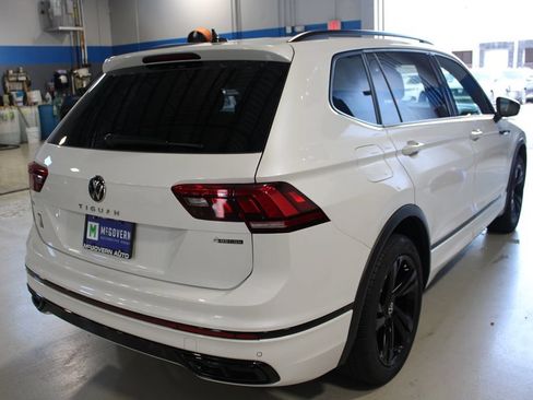 Used 2024 Volkswagen Tiguan SE R-Line AWD/4WD image 28