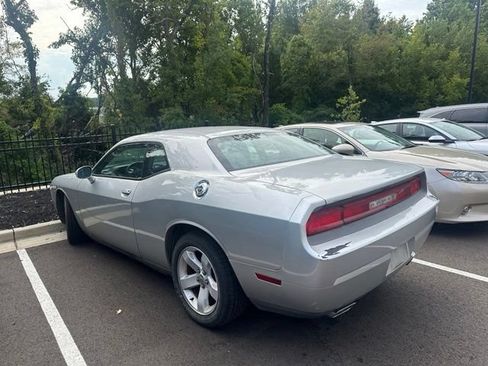Used 2012 Dodge Challenger SXT RWD image 7