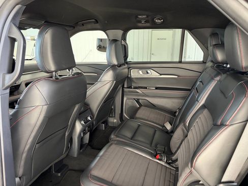 Used 2025 Ford Explorer ST-Line w/ ST-Line Street Pack image 24