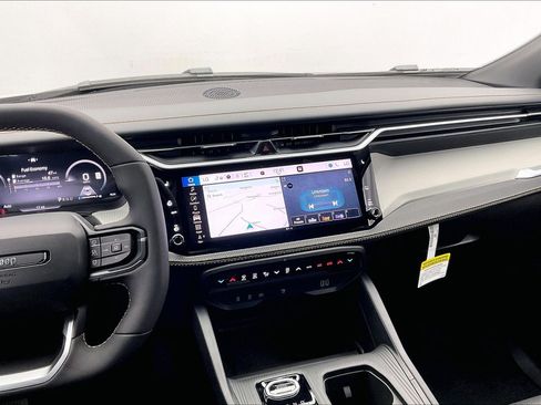 New 2026 Jeep Cherokee Limited AWD/4WD image 7