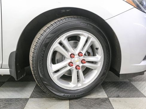 Used 2017 Chevrolet Cruze LT FWD image 14