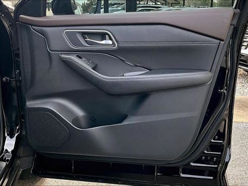 Certified 2022 Nissan Rogue Platinum w/ Head-Up Display Package image 22