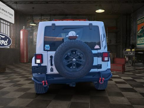 Used 2017 Jeep Wrangler Unlimited Sahara AWD/4WD image 5
