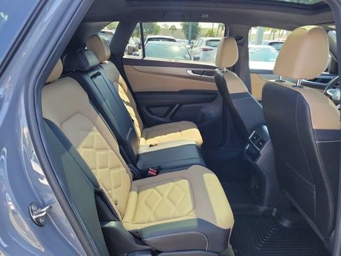 Used 2024 Volkswagen Atlas Cross Sport SE w/ Panoramic Sunroof Package FWD image 10