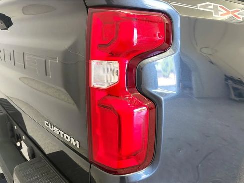 Used 2019 Chevrolet Silverado 1500 Custom w/ Custom Value Package AWD/4WD image 15
