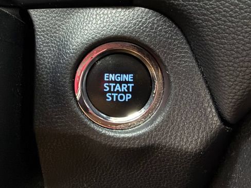 Used 2020 Toyota RAV4 XLE FWD image 9