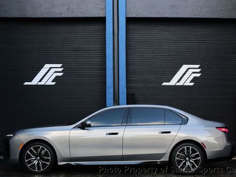Used 2023 BMW 760i xDrive w/ Executive Package image 2