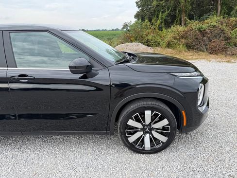 Used 2025 Mitsubishi Outlander SE FWD image 18