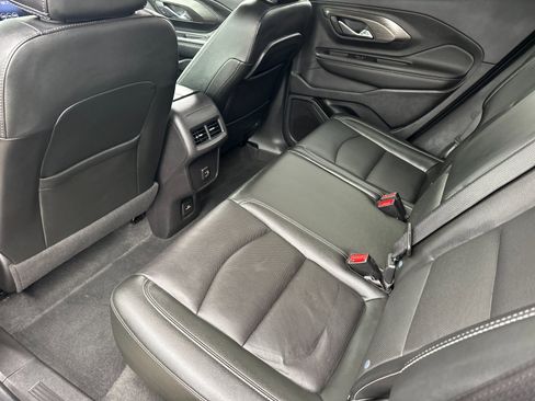 Used 2024 GMC Terrain SLT image 11