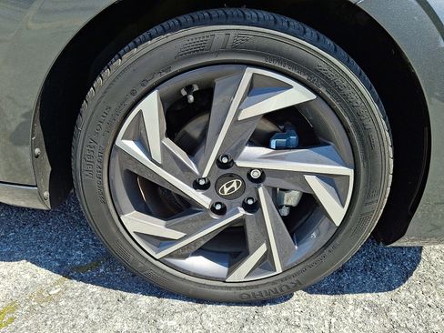 Used 2025 Hyundai Elantra Sport FWD image 9