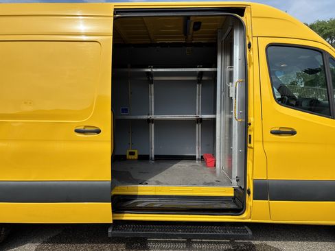 Used 2021 Mercedes-Benz Sprinter 2500 w/ Acoustic Package image 29