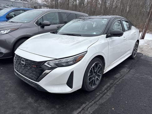 Used 2025 Nissan Sentra SR w/ SR Premium Package image 9