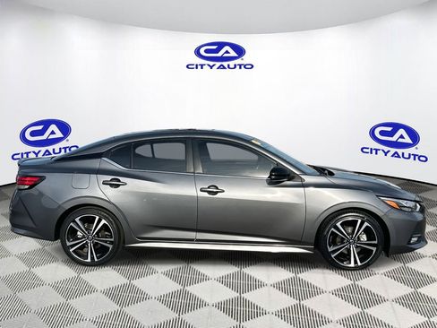 Used 2022 Nissan Sentra SR image 2