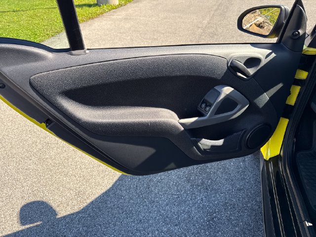 Used 2010 smart fortwo pure RWD image 13