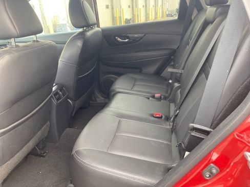 Used 2018 Nissan Rogue SL w/ Premium Package image 29