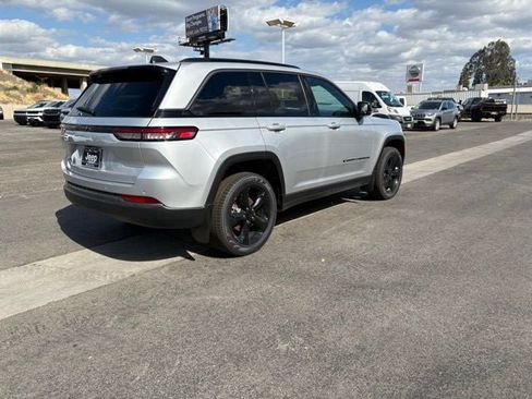 New 2026 Jeep Grand Cherokee Limited w/ Limited Altitude Package RWD image 7