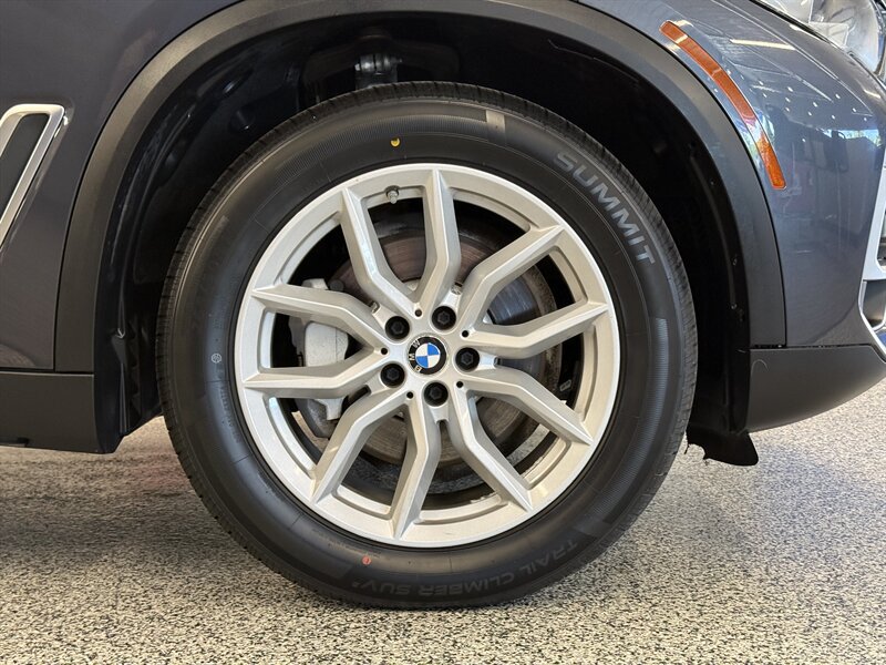 Used 2019 BMW X5 xDrive40i w/ Convenience Package AWD/4WD image 12