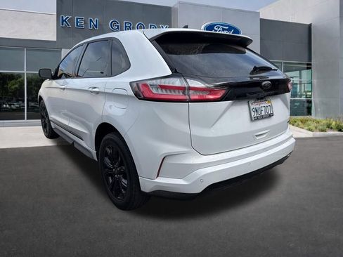 Used 2024 Ford Edge SE w/ Black Appearance Package image 5