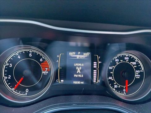 Used 2019 Jeep Cherokee Latitude w/ Popular Appearance Group FWD image 28