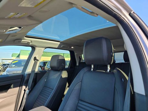 Used 2025 Land Rover Discovery Sport S image 22