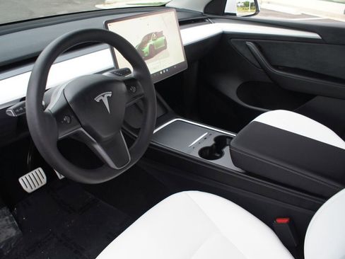 Used 2023 Tesla Model Y Performance AWD/4WD image 15