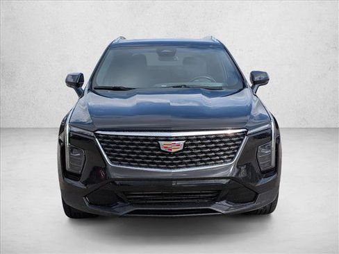 Used 2025 Cadillac XT4 Premium Luxury FWD image 2