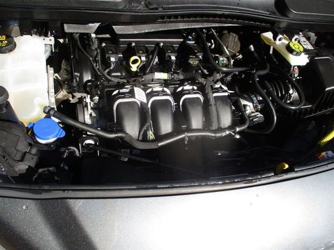 Used 2023 Ford Transit Connect XLT image 4