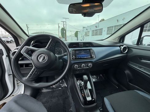 Used 2025 Nissan Versa SV FWD image 33