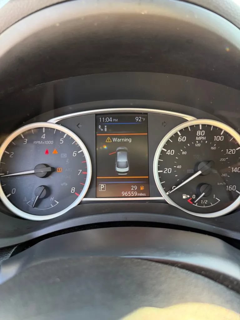Used 2019 Nissan Sentra SV w/ Special Edition Package FWD image 11