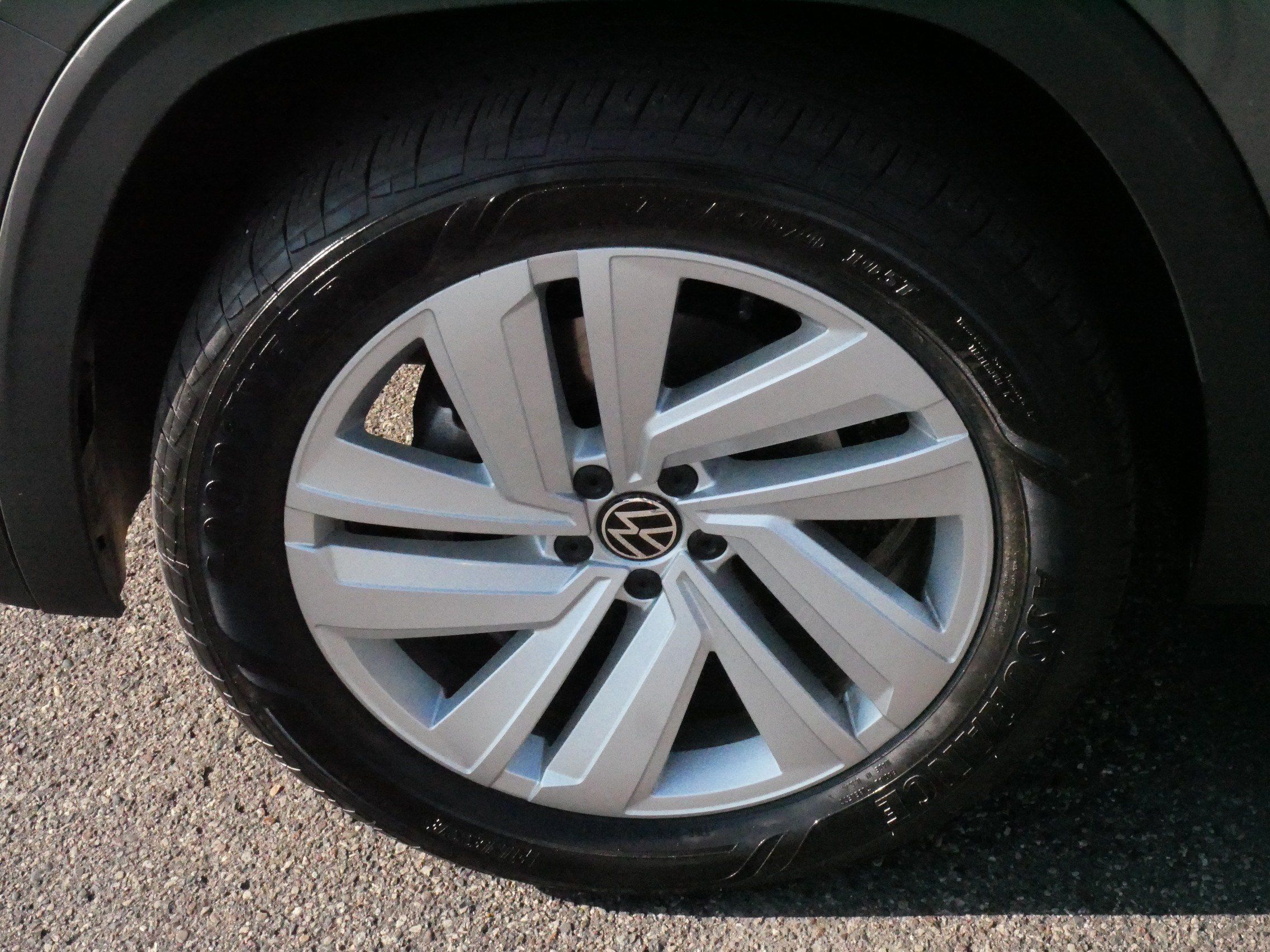 Certified 2023 Volkswagen Atlas Cross Sport SE w/ Panoramic Sunroof Package AWD/4WD image 16