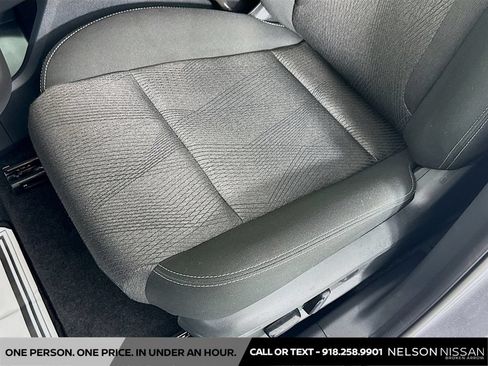 Certified 2025 Nissan Rogue SV FWD image 18