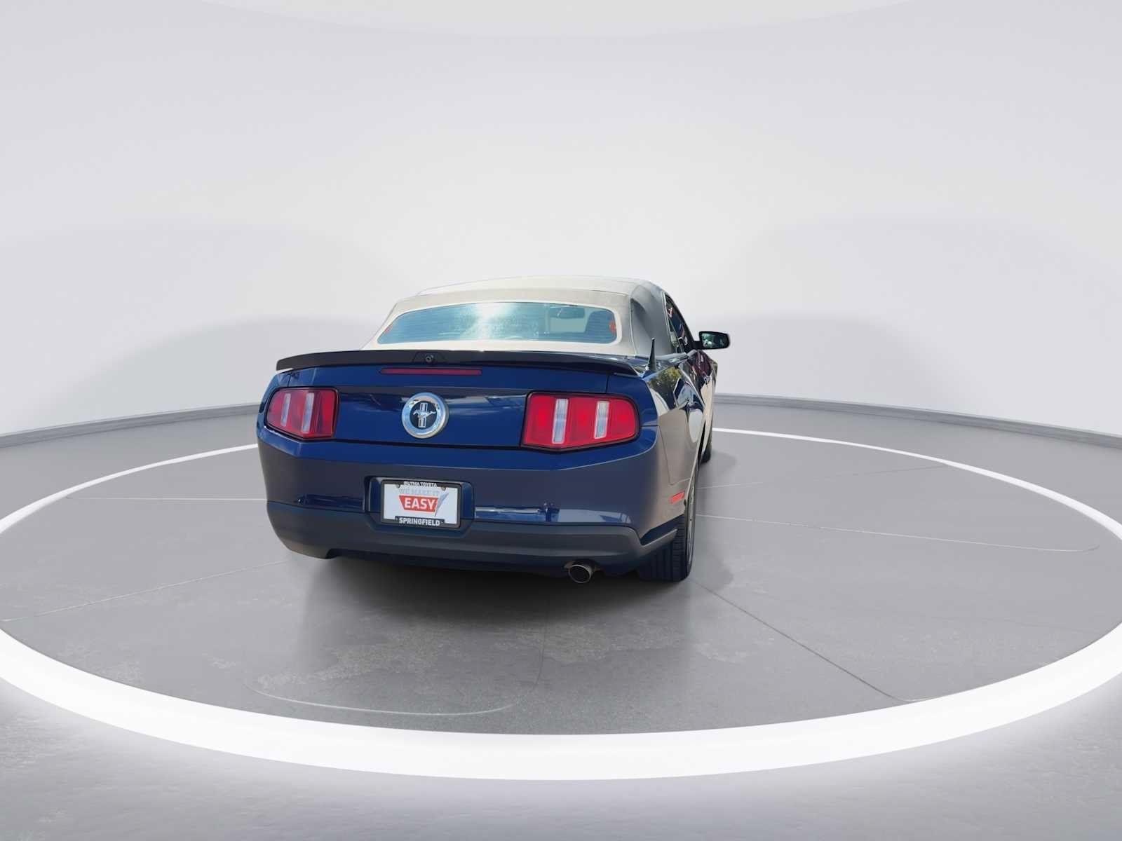 Used 2010 Ford Mustang Convertible RWD image 7