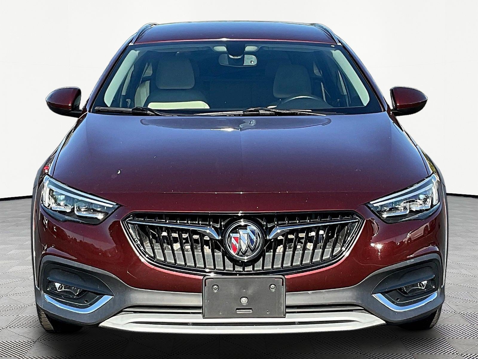 Used 2018 Buick Regal Preferred w/ Sights and Sounds Package AWD/4WD image 2