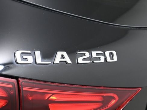 Used 2025 Mercedes-Benz GLA 250 4MATIC image 36