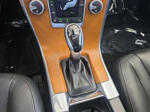 Used 2017 Volvo XC60 T6 Inscription w/ Preferred Option Package image 16