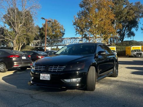 Used 2014 Volkswagen Passat 1.8T SEL Premium image 9