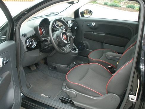 Used 2017 FIAT 500 Pop w/ Sport Appearance Package FWD image 26