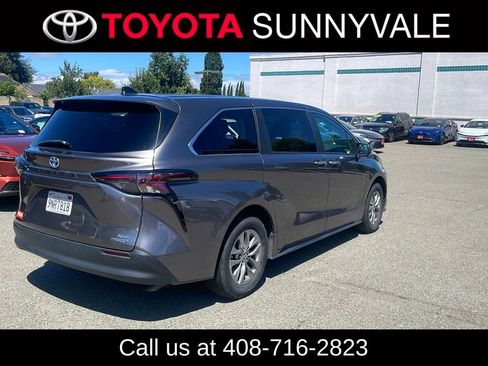 Used 2023 Toyota Sienna XLE FWD image 2