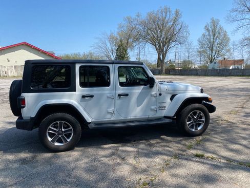Used 2019 Jeep Wrangler Unlimited Sahara AWD/4WD image 6