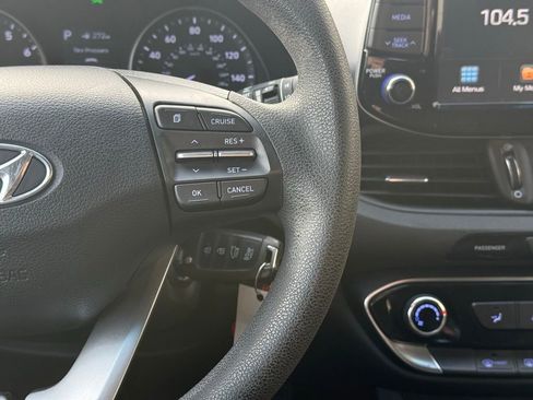 Used 2019 Hyundai Elantra GT FWD image 11
