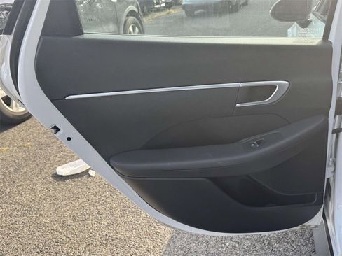 Certified 2022 Hyundai Sonata SE w/ Cargo Package image 7
